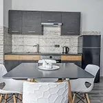 Center Apartment *
