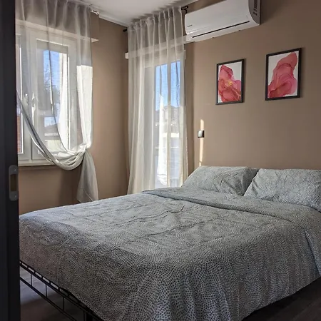 Center Apartment *